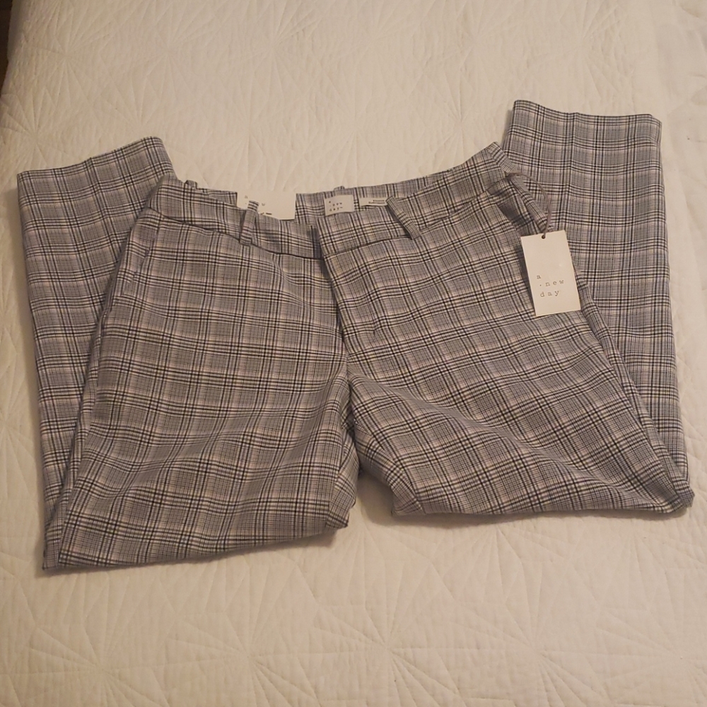 NWT slim ankle pants